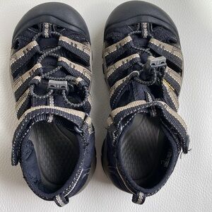 Sz13/big kid Sz1 Keen black and gold sandals in EUC